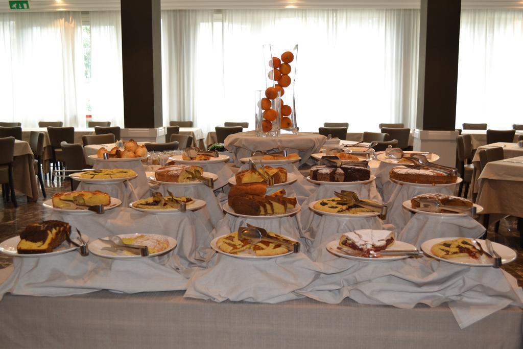 Villa Adriatica Ambienthotels Rimini Exterior foto